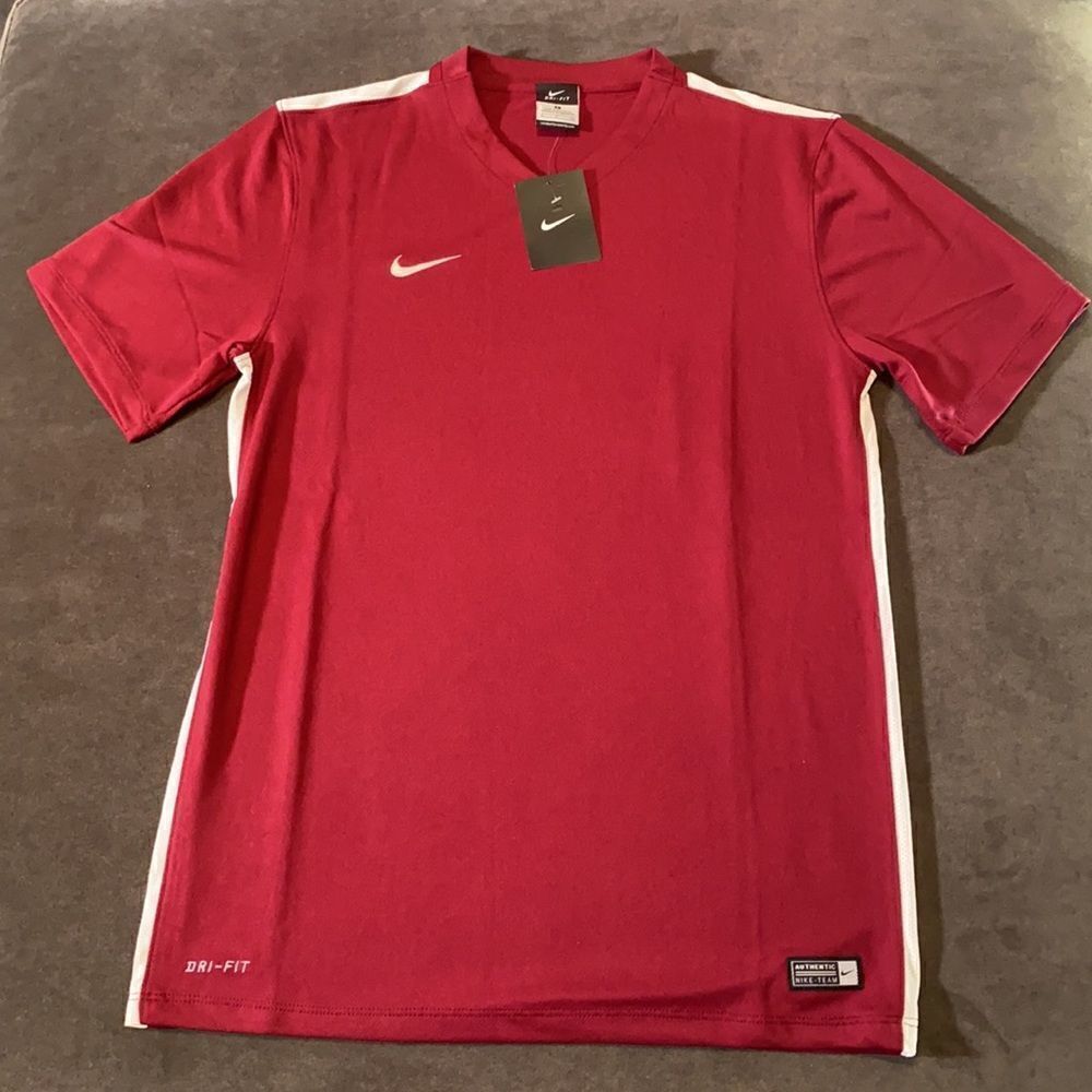 Men’s Nike Soccer T-Shirt Size S NWT